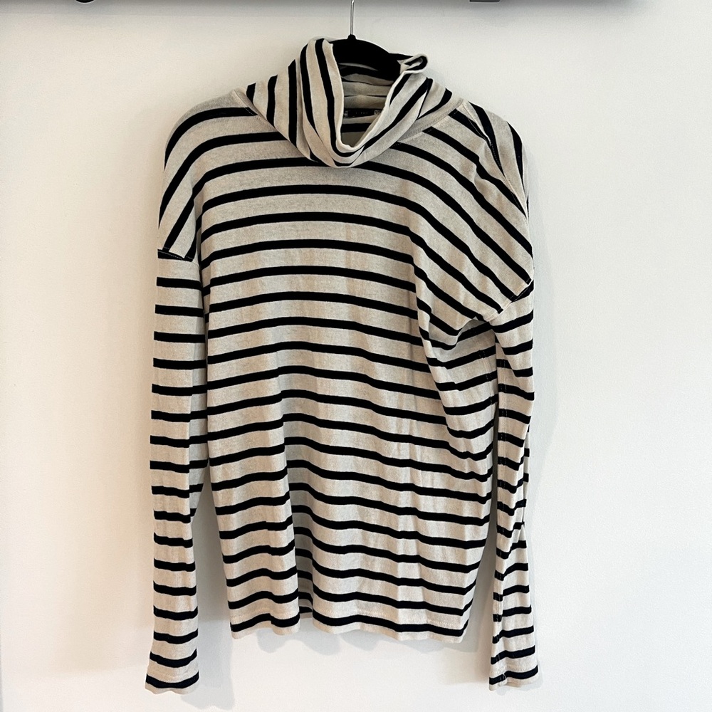 Jcrew navy/white striped turtleneck shirt size XXS (fits like a S)